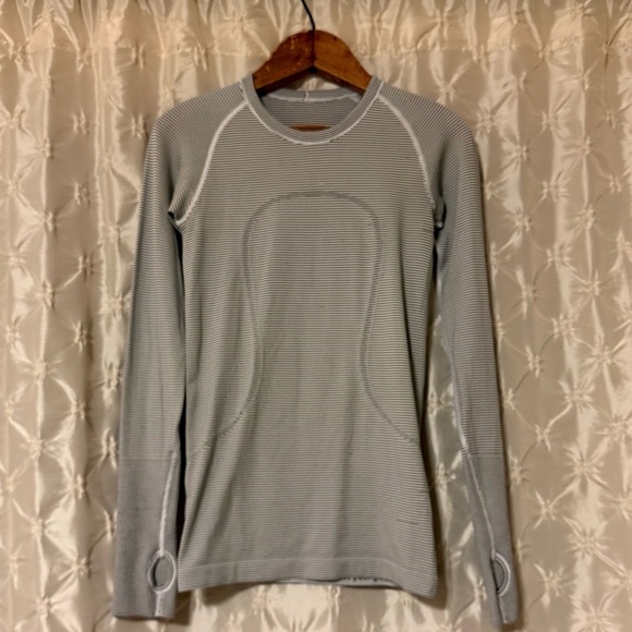 Lululemon Swiftly Tech Long Sleeve Crew Neck Shirt Black White Stripe - Picture 6 of 16